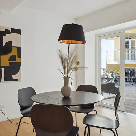 Nyrenoveret Designerbolig I Hjertet Af K Copenhagen
